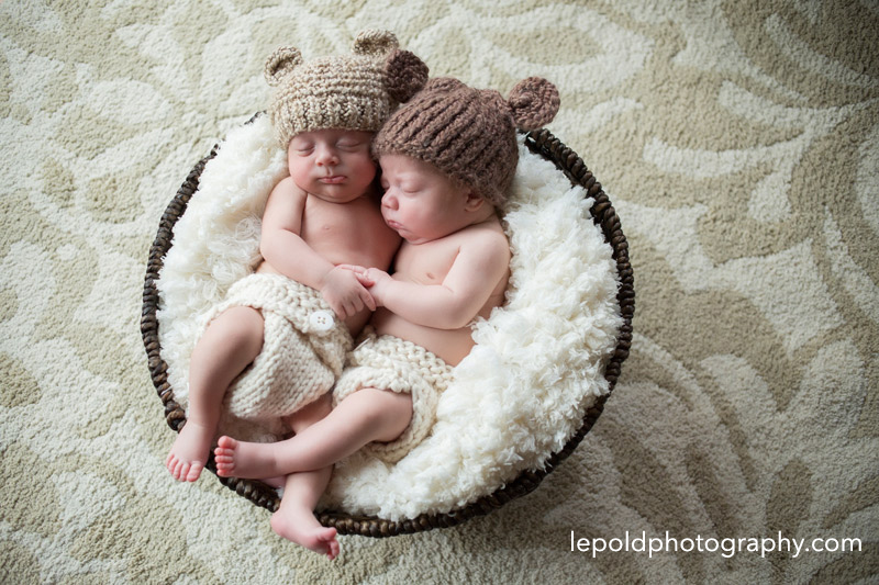 02-Newborn-Twins-LepoldPhotography1