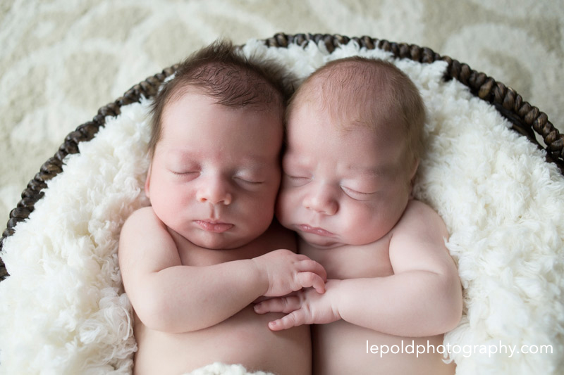 03-Newborn-Twins-LepoldPhotography1
