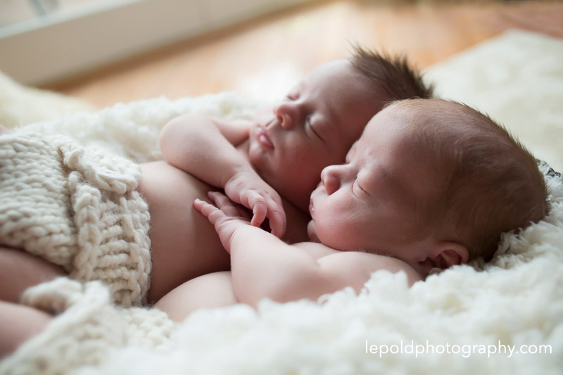 06-Newborn-Twins-LepoldPhotography1