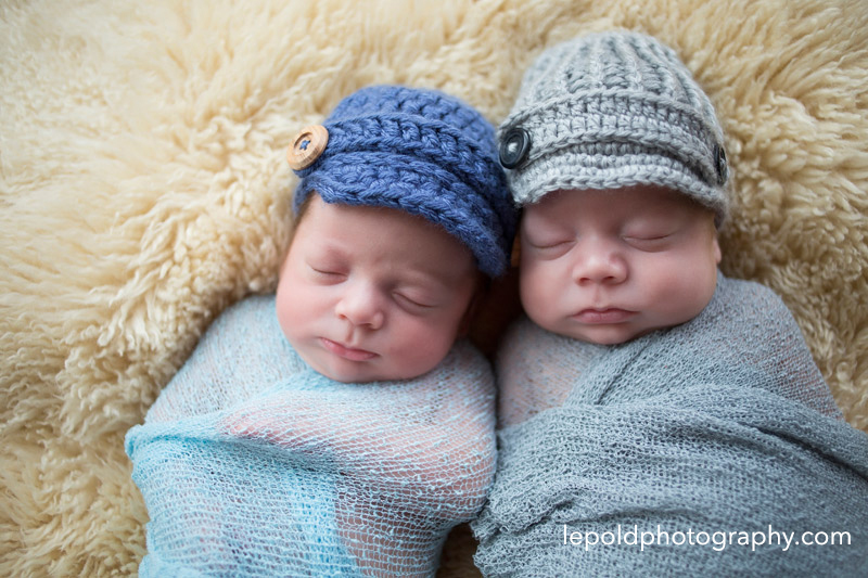 12-Newborn-Twins-LepoldPhotography1