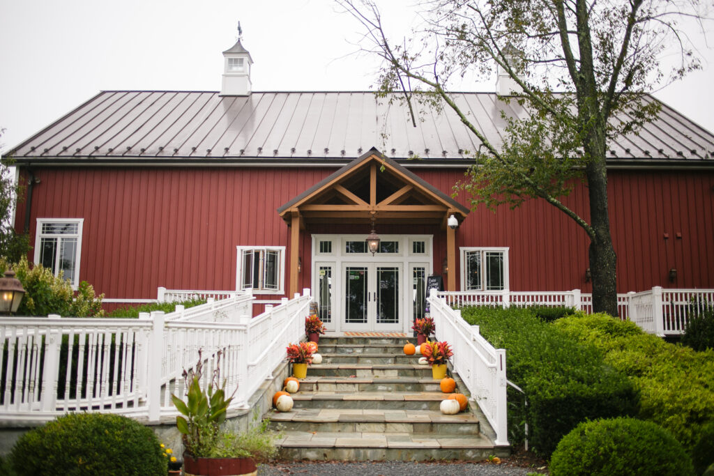 Sunset HIlls Vineyard Wedding