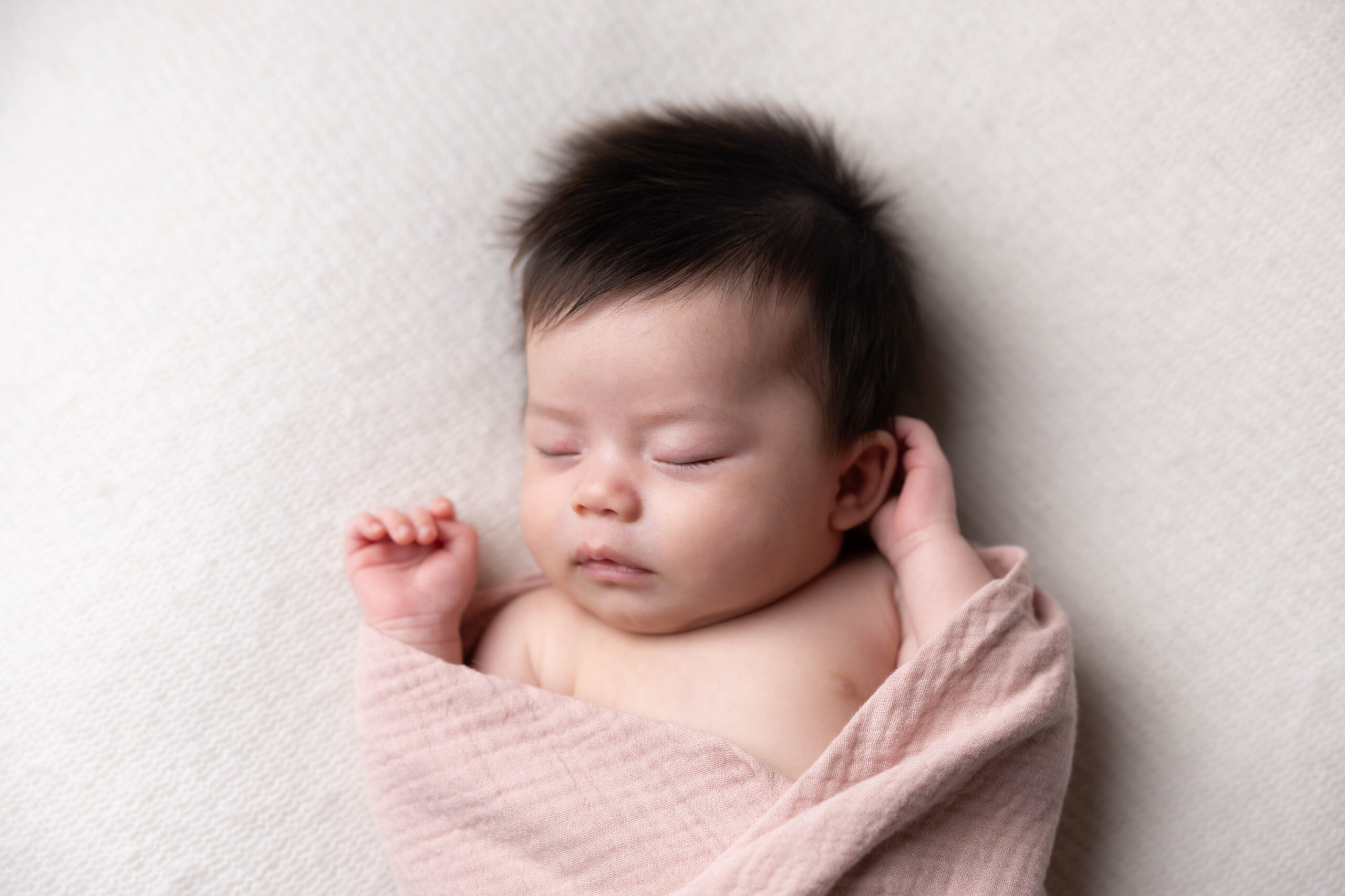 NOVA newborn photographer captures home newborn session